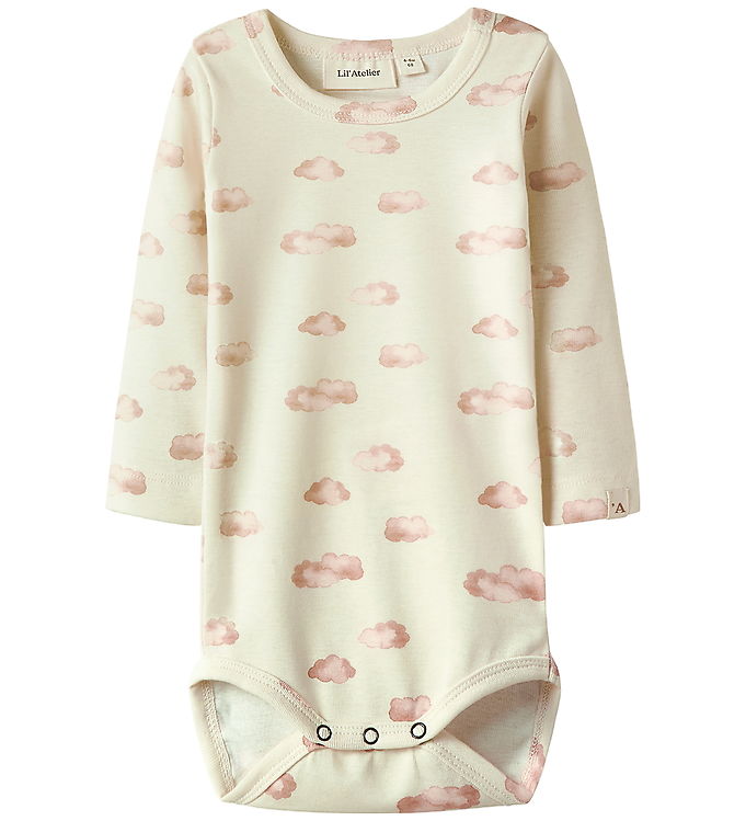 Lil' Atelier Body Turtledove Pink Cloud Med Skyprint - Str. 1m 56cm