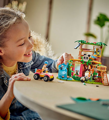 LEGO® Friends - Pandareservat med dyrepasning 42648 - 243 dele