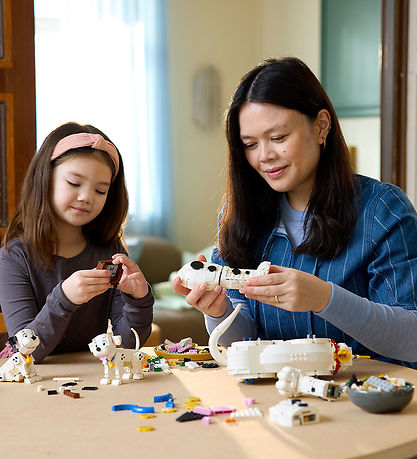 LEGO® Disney - Hvalpene Lucky Og Penny Fra 1... 43271 - 268 Dele