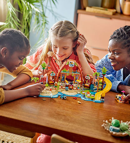 LEGO® Friends - Familieferie På Strandresort 42673 - 1140 Dele