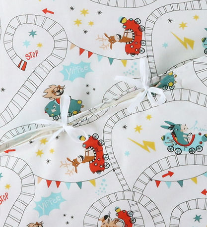 Nørgaard Madsens Sengetøj - Baby - Hvid m. Rutsjebane Nørgaard Madsens Sengetøj - Baby - Hvid m. Rutsjebane