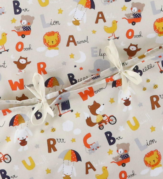 Nørgaard Madsens Sengetøj - Baby - Beige m. Alfabet