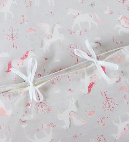Nørgaard Madsens Sängkläder - Baby - Grå m. Rosa Enhörningar