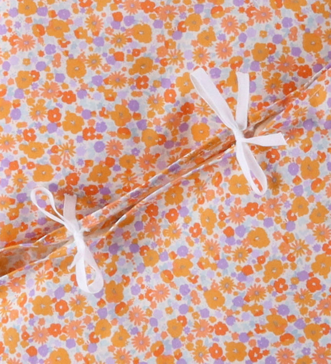 Nørgaard Madsens Sengetøj - Baby - Blomsterflor i Orange/Lilla