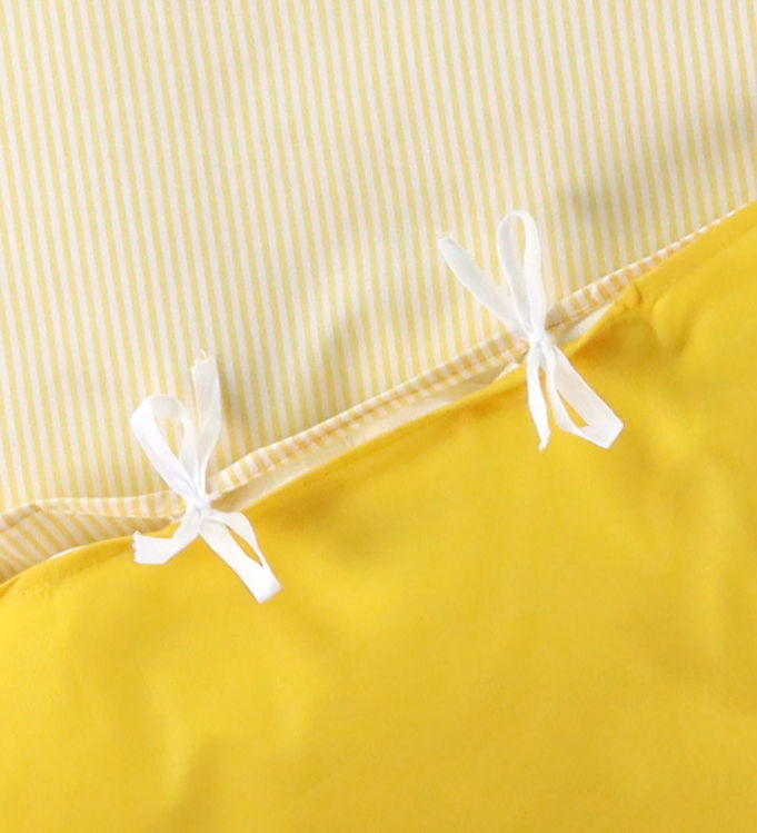 Nørgaard Madsens Sengetøj - Baby - Hvid m. Gule Striber