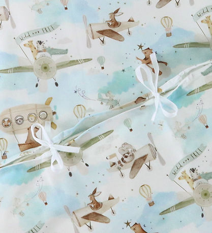 Nørgaard Madsens Sengetøj - Junior - Lyseblå m. Helikoptere Nørgaard Madsens Sengetøj - Junior - Lyseblå m. Helikoptere