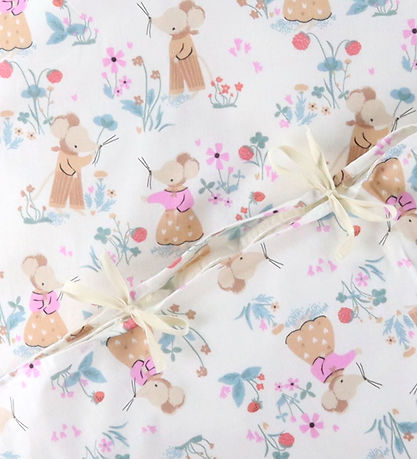 Nørgaard Madsens Sengetøj - Baby - Natur m. Mus i Haven Nørgaard Madsens Sengetøj - Baby - Natur m. Mus i Haven