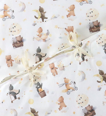 Nørgaard Madsens Sengetøj - Junior - Hvid m. Bamser i Luftballon Nørgaard Madsens Sengetøj - Junior - Hvid m. Bamser i Luftballon