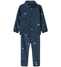 Name It Fleecesæt - NmnSpektra - Spellbound m. Dinoer Name It Fleecesæt - NmnSpektra - Spellbound m. Dinoer