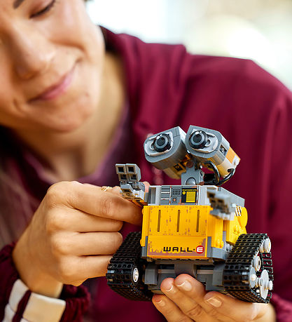 LEGO® Disney - WALL-E Og Eva 43279 - 811 Dele