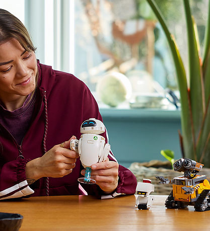 LEGO® Disney - WALL-E Og Eva 43279 - 811 Dele