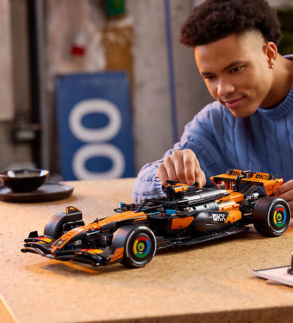 LEGO® Technic - McLaren MCL39 F1-bil 42228 - 1675 Dele