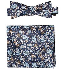 Grunt Butterfly m. Lommetørklæde - Our Flower - Navy Flower Grunt Butterfly m. Lommetørklæde - Our Flower - Navy Flower