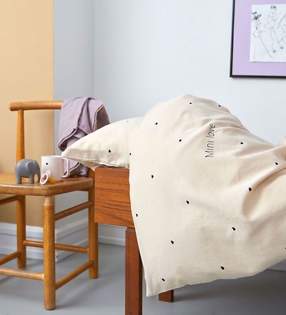 Design Letters Sengetøj - Junior - 100x140 cm - Beige m. Hjerter Design Letters Sengetøj - Junior - 100x140 cm - Beige m. Hjerter