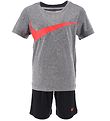 Nike Shortssæt - T-shirt/Shorts - Sort/Grå Nike Shortssæt - T-shirt/Shorts - Sort/Grå