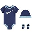 Nike Gaveæske - Body k/æ/Hue/Strømper - Swoosh - Blue Gaze Nike Gaveæske - Body k/æ/Hue/Strømper - Swoosh - Blue Gaze