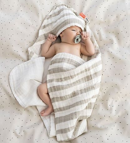 Done By Deer Babyhåndklæde - 70x70 cm - Stripes Sand