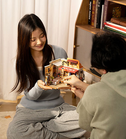 Rolife Miniature - Corner Bookstore DG164