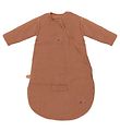 Nattou Sovepose m. Ærmer - 70 cm - Rust Nattou Sovepose m. Ærmer - 70 cm - Rust