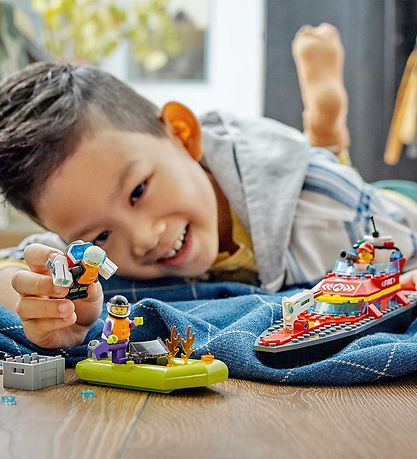 LEGO® City - Brandvæsnets Redningsbåd 60373 - 144 Dele