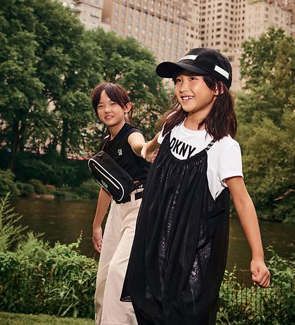 DKNY Kasket - Sort m. Hvid DKNY Kasket - Sort m. Hvid