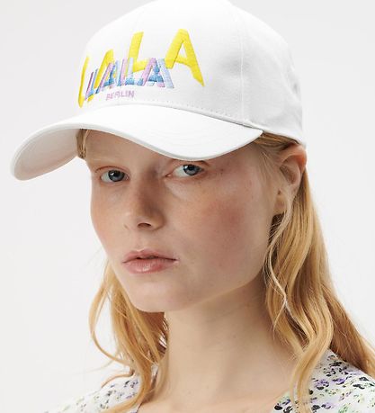 Lala Berlin Kasket - Hanne - Egret m. Broderi Lala Berlin Kasket - Hanne - Egret m. Broderi