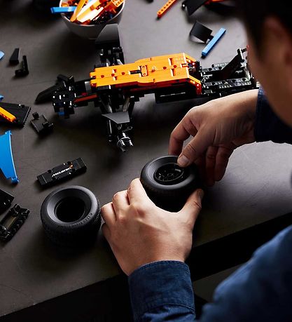 LEGO® Technic - McLaren Formula 1-racerbil 42141 - 1432 Dele LEGO® Technic - McLaren Formula 1-racerbil 42141 - 1432 Dele