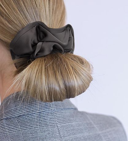 By Stær Scrunchie - Anemone - Grey By Stær Scrunchie - Anemone - Grey