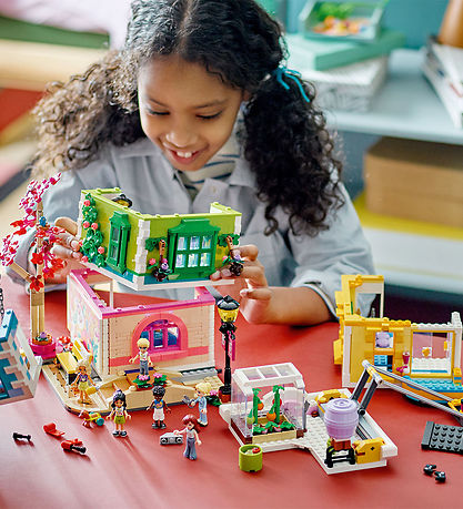 LEGO® Friends - Heartlake City Aktivitetshus 41748 - 1513 Dele LEGO® Friends - Heartlake City Aktivitetshus 41748 - 1513 Dele