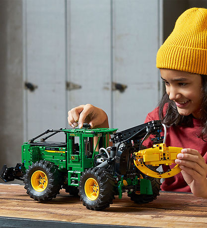 LEGO® Technic - John Deere 948L-II Skovmaskine 42157 - 1492 Dele LEGO® Technic - John Deere 948L-II Skovmaskine 42157 - 1492 Dele