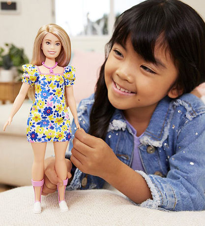 Barbie Dukke - 30 cm - Fashionista Floral - Down Syndrome  Barbie Dukke - 30 cm - Fashionista Floral - Down Syndrome