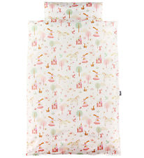 Nørgaard Madsens Sengetøj - Junior - Hvid m. Eventyrhave Nørgaard Madsens Sengetøj - Junior - Hvid m. Eventyrhave