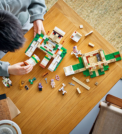 LEGO® Minecraft - Jerngolem-Fortet 21250 - 868 Dele LEGO® Minecraft - Jerngolem-Fortet 21250 - 868 Dele