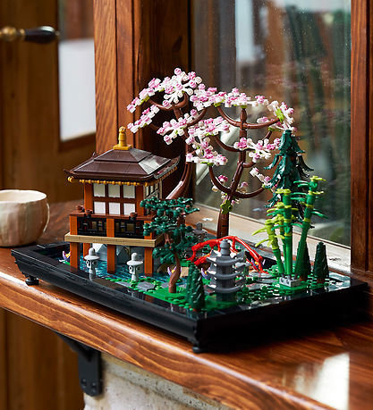 LEGO® Icons - Fredfyldt Have 10315 - 1363 Dele LEGO® Icons - Fredfyldt Have 10315 - 1363 Dele