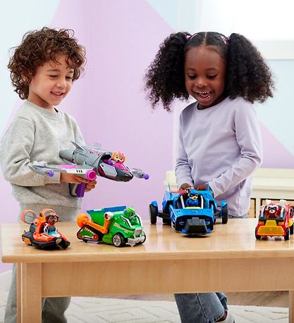 Paw Patrol Legetøjsbil m. Lyd/Lys - 17 cm - Movie 2 - Rocky Migh Paw Patrol Legetøjsbil m. Lyd/Lys - 17 cm - Movie 2 - Rocky Migh