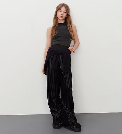 Sofie Schnoor Girls Bukser - Plissé - Sort Sofie Schnoor Girls Bukser - Plissé - Sort