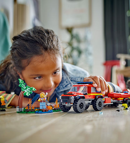 LEGO® City - 4x4 Fire Truck with Rescue Boat 60412 - 30 LEGO® City - 4x4 Fire Truck with Rescue Boat 60412 - 30