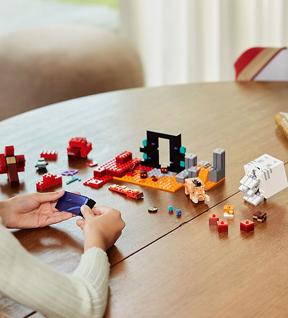 LEGO® Minecraft - Baghold Ved Nether-portalen 21255 - 352 Dele LEGO® Minecraft - Baghold Ved Nether-portalen 21255 - 352 Dele