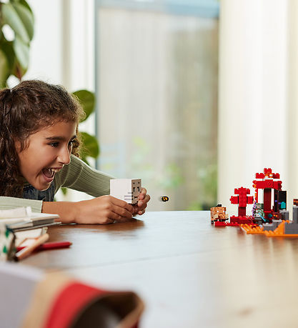 LEGO® Minecraft - Baghold Ved Nether-portalen 21255 - 352 Dele LEGO® Minecraft - Baghold Ved Nether-portalen 21255 - 352 Dele