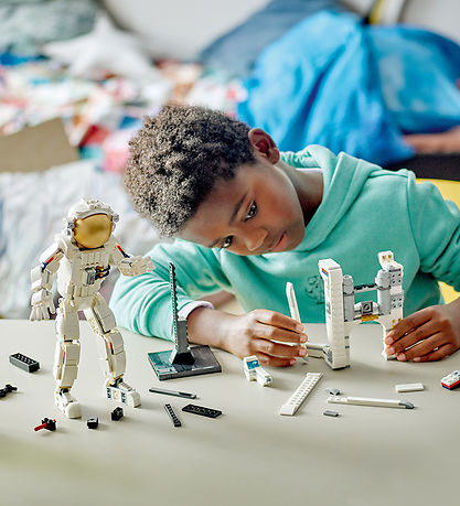 LEGO® Creator - Astronaut - 31152 - 3-i-1 - 647 Dele