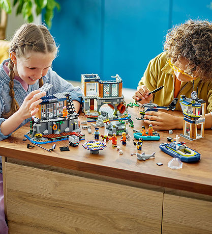 LEGO® City - Polisens fängelseö 60419 - 980 Delar