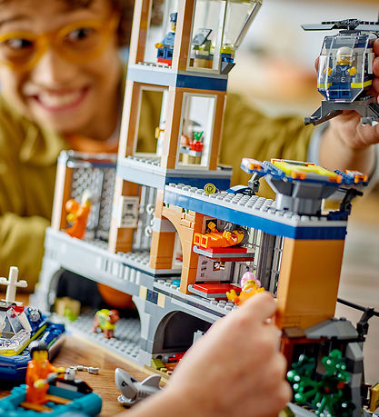 LEGO® City - Polisens fängelseö 60419 - 980 Delar