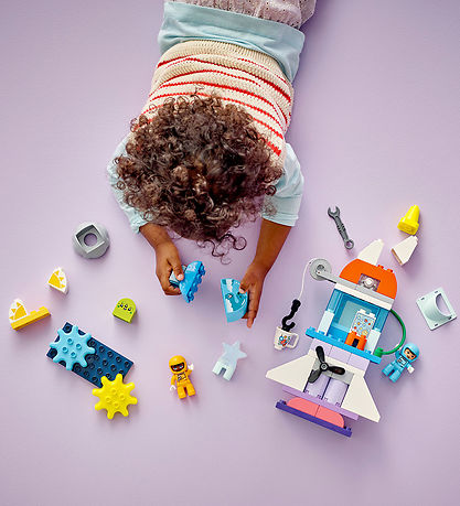 LEGO® DUPLO - 3-i-1-Eventyr Med Rumfærge 10422 - 58 Dele LEGO® DUPLO - 3-i-1-Eventyr Med Rumfærge 10422 - 58 Dele