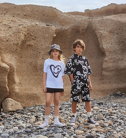 Molo Bucket Hat - Six - Sprayed Hearts Molo Bucket Hat - Six - Sprayed Hearts