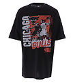 New Era T-Shirt - NBA Player Graphic - Chicago Bulls - Sort New Era T-Shirt - NBA Player Graphic - Chicago Bulls - Sort