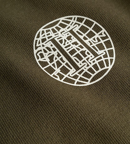 Les Deux Sweatshirt - Globe - Olive Night/Ivory Les Deux Sweatshirt - Globe - Olive Night/Ivory