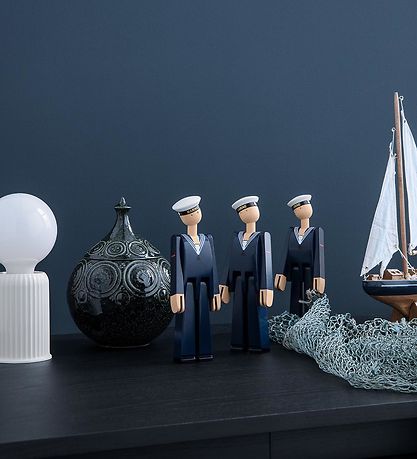 Kay Bojesen Træfigur - Marine - 20,5 cm - Mørk Blå/Hvid Kay Bojesen Træfigur - Marine - 20,5 cm - Mørk Blå/Hvid