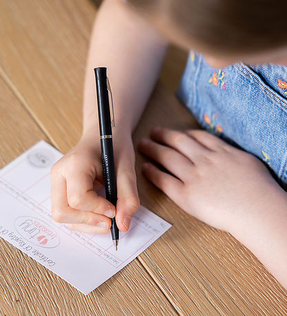 Tiny Treasures Dukke m. Brun Hår - Blue Bear Dukke Tiny Treasures Dukke m. Brun Hår - Blue Bear Dukke