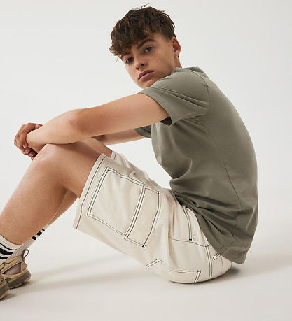 LMTD Shorts - NlmUtizza - Turtledove/Raven Stitches LMTD Shorts - NlmUtizza - Turtledove/Raven Stitches