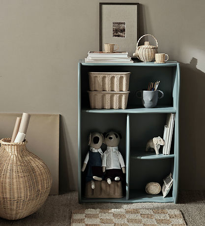 Ferm Living Bogreol - Slope - 66x36x95 cm - Storm Ferm Living Bogreol - Slope - 66x36x95 cm - Storm